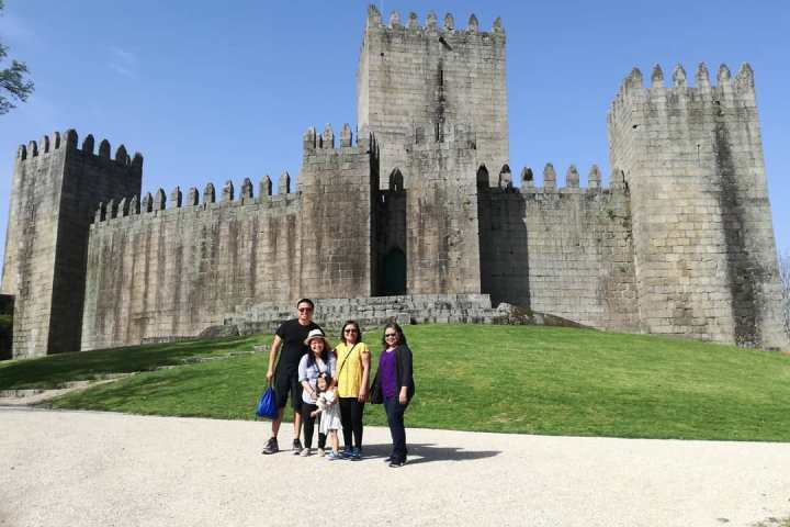 Family-at-Guimarães-Castle-in-Portugal